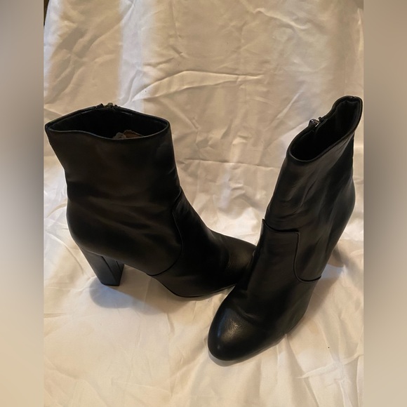 Steve Madden Black Leather Ankle Boots- 4 inch Heel - Picture 1 of 3